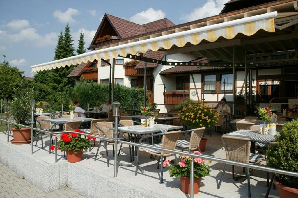 Landgasthof Löwen Neubulach Exteriör bild